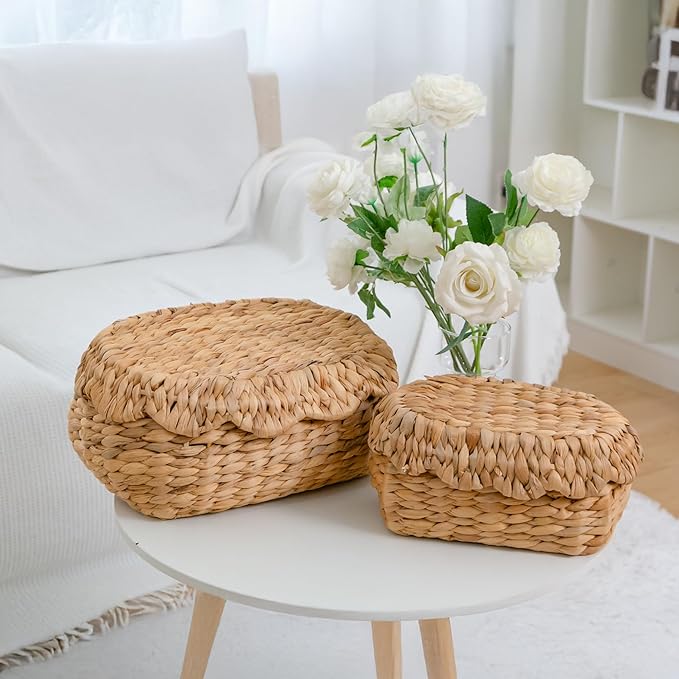 KOKODO Pack of 2 Scalloped Basket with Lids, Water Hyacinth Wicker, BOHO Handwoven Wicker Basket for Gifts, Diaper Caddy Organizer
